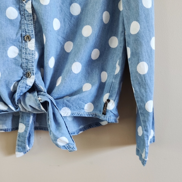Seven7 Chambray Light Denim Polka Dot Button Top - Picture 3 of 7
